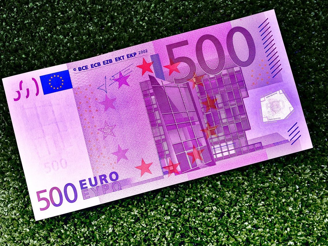 Jaki jest kurs euro do franka szwajcarskiego i od czego zależy jego wartość?